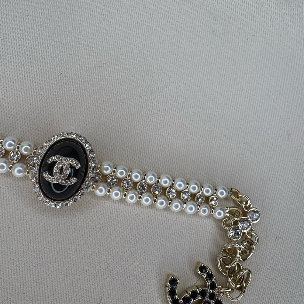 CC Black and White Pearl Bracelet - Picture 4 of 5